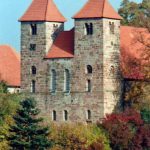 Westseite der Klosterkirche St. Christophorus Reinhausen mit seinen Türmen